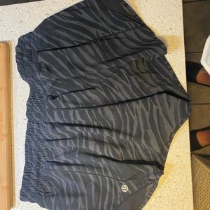 Lululemon Tiger print hotty hot shorts 2.5 length size 10